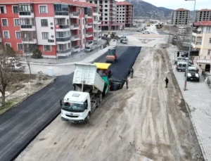 Zafer Mahallesi 206. Caddede Asfaltlama Çalışmaları Tamamlandı