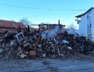 Feci Yangın Isparta’da Bir Evi Küle Çevirdi