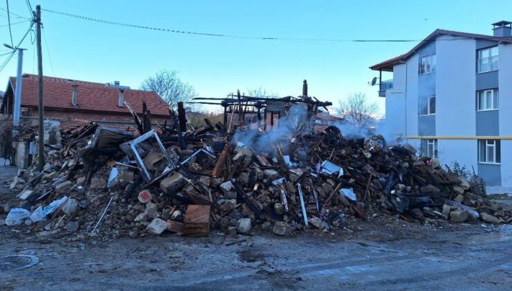 Feci Yangın Isparta’da Bir Evi Küle Çevirdi
