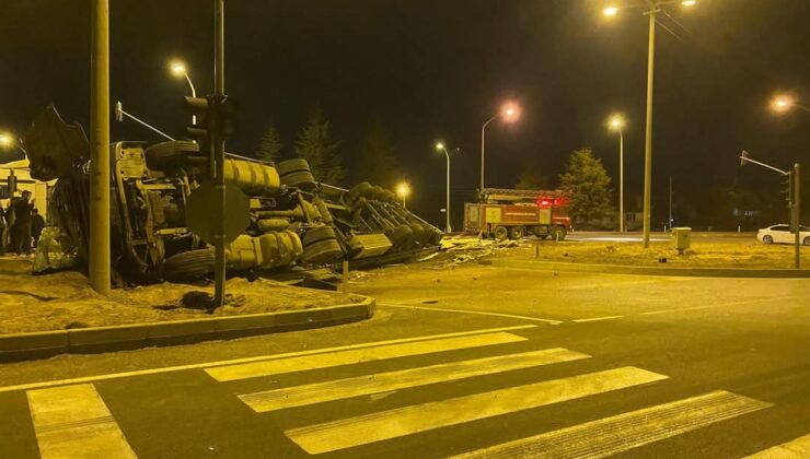 Isparta Şarkikaraağaç’ta Tır Kazası: Sürücü Ağır Yaralandı