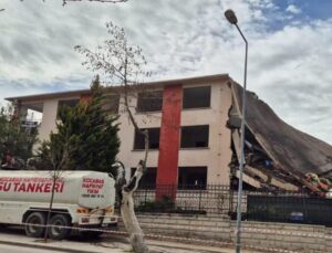 Isparta’da Eski Emniyet Müdürlüğü Binasının Yıkımına Başlandı. Peki Yerine Ne Yapılacak ?