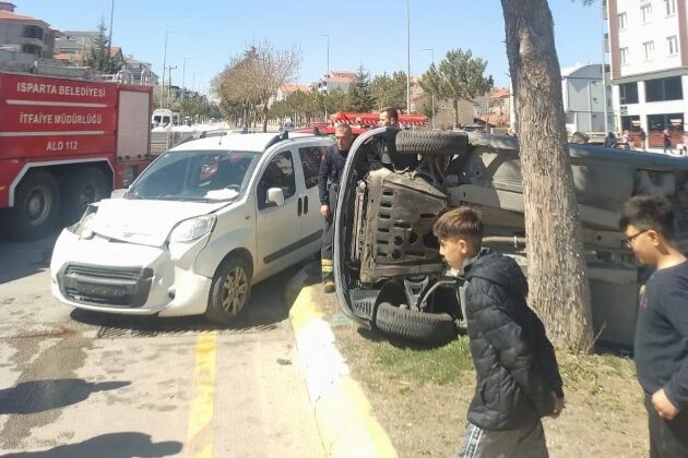 Isparta’da Trafik Kazası: 1’i Çocuk, 1’i Hamile Kadın 4 Kişi Yaralandı