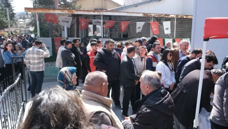 Isparta’da CHP’nin Dayanışma Sandıklarına Büyük İlgi: Pusulalar Matbaalarda Yetişmedi