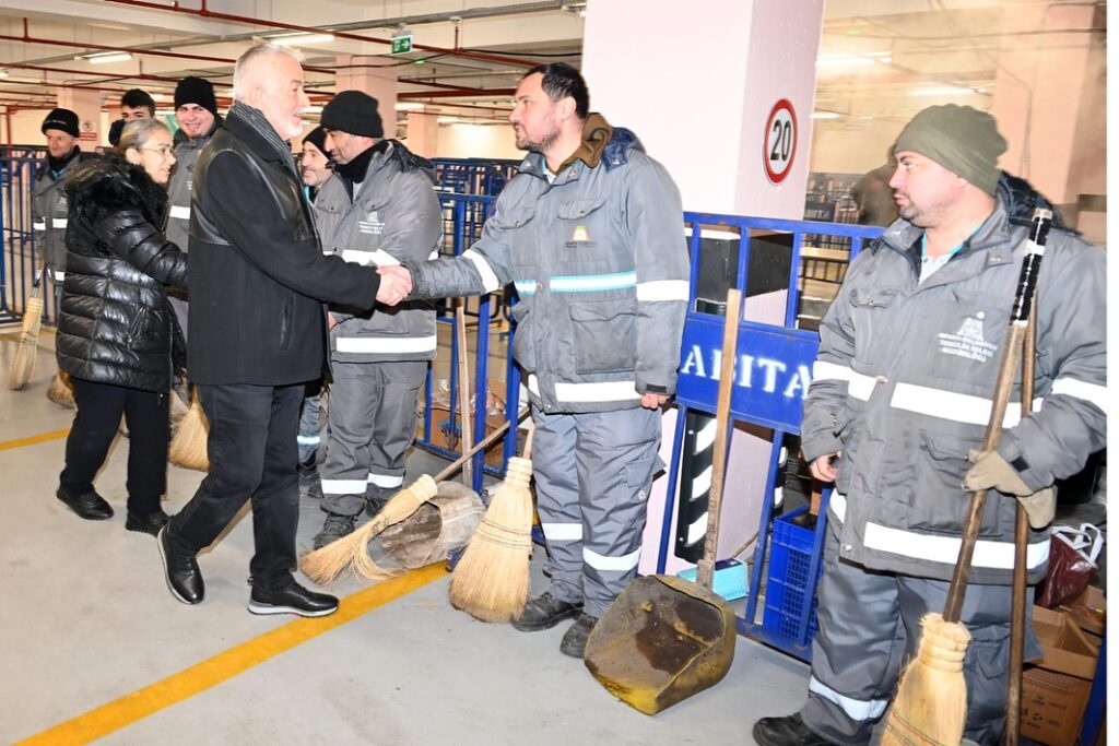 Isparta’da Her Gün 3000 Kişiye İftar Sofrası Kuruluyor SaveClip.App 482052264 18165496051330277 7358284634015352457 n