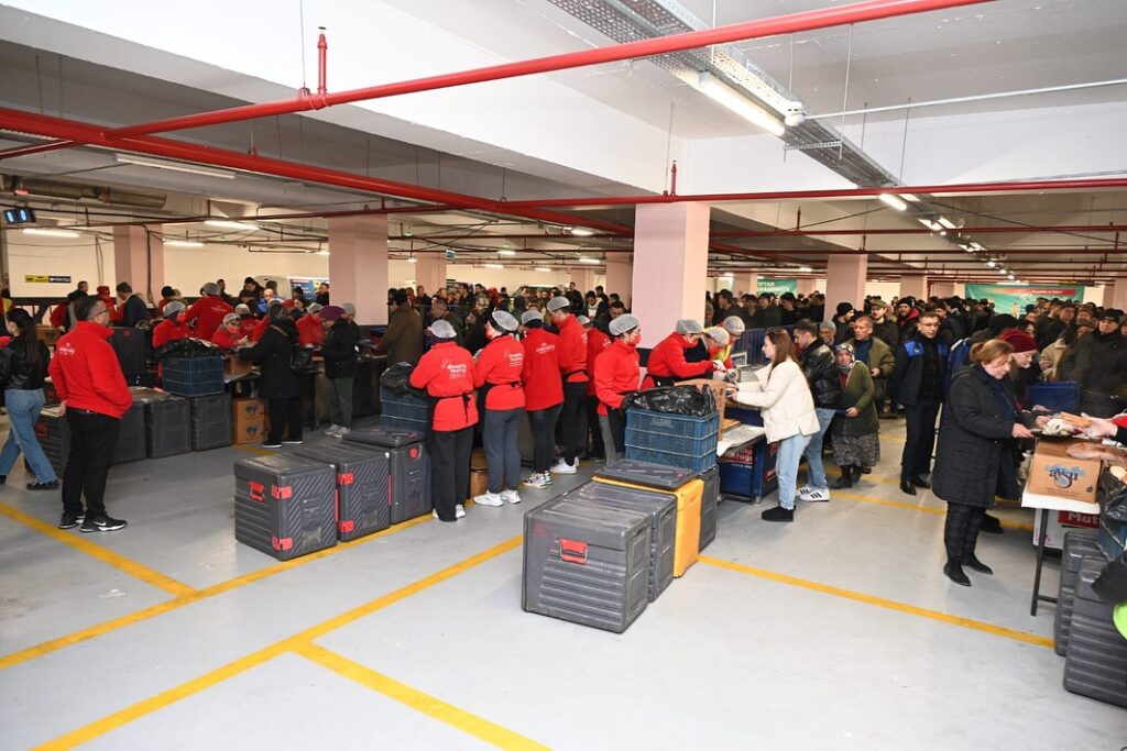 Isparta’da Her Gün 3000 Kişiye İftar Sofrası Kuruluyor SaveClip.App 482315320 18165496087330277 2991698207314284435 n