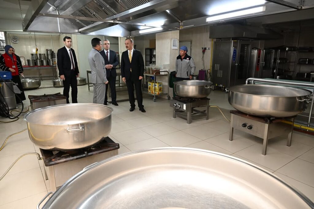 Abdullah Erin Aşevi'nde İncelemelerde Bulundu: Ramazan Boyunca Yardım Devam Edecek! SaveClip.App 482345050 18461322892070620 3328927140547462135 n