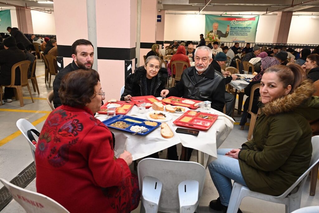 Isparta’da Her Gün 3000 Kişiye İftar Sofrası Kuruluyor SaveClip.App 482371347 18165496042330277 149142702506157718 n