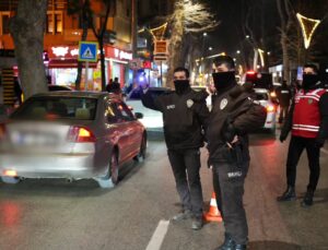 Isparta’da “Huzurlu Sokaklar” Uygulaması Gerçekleştirildi, 8 Sürücüye İdari Para Cezası Uygulandı