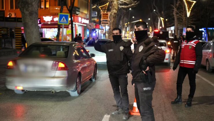 Isparta’da “Huzurlu Sokaklar” Uygulaması Gerçekleştirildi, 8 Sürücüye İdari Para Cezası Uygulandı