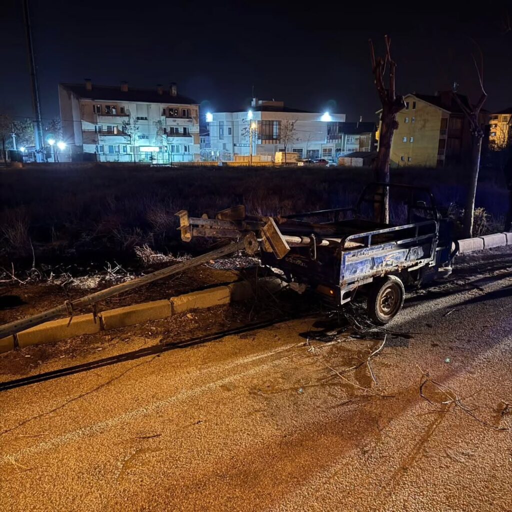 Isparta'da 25 Adet İskele Demiri Çalmaya Çalışan Şüpheliler Suçüstü Yakalandı! SaveClip.App 482459357 1148211663181236 2081415155973667772 n