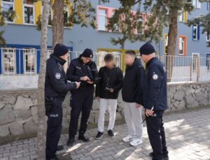 Isparta’da Okul Çevrelerinde Güvenlik Uygulaması: 19 Okul ve 221 Şahıs Kontrol Edildi!