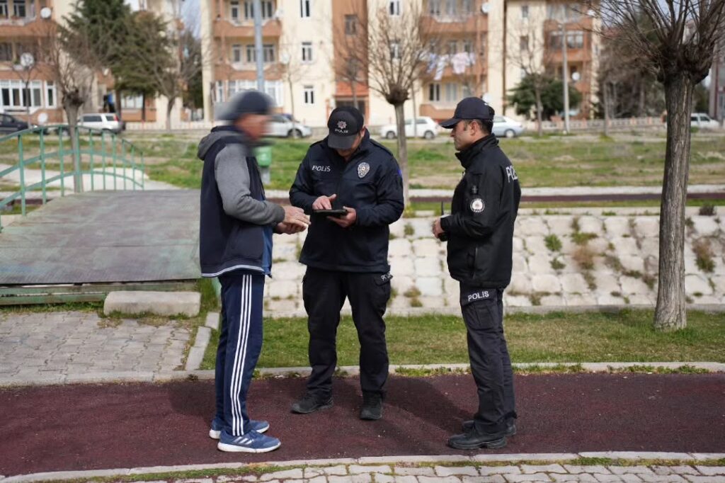 Isparta’da Okul Çevrelerinde Şok Asayiş Uygulaması Gerçekleştirildi SaveClip.App 482593217 1940684576342194 6636927741880808157 n
