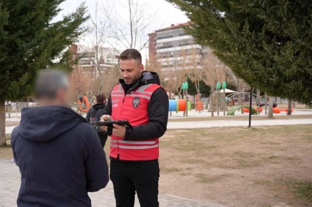 Isparta’da Okul Çevrelerinde Şok Asayiş Uygulaması Gerçekleştirildi SaveClip.App 482613454 2079576715842419 6531992859050486441 n