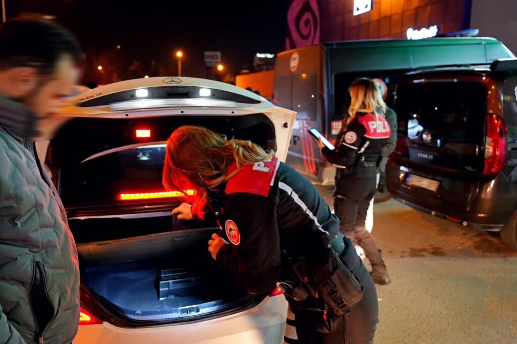 Isparta’da Trafik ve Asayiş Denetimi: 35 Sürücüye Ceza Uygulandı SaveClip.App 482621388 613920148317276 6457056953423419773 n