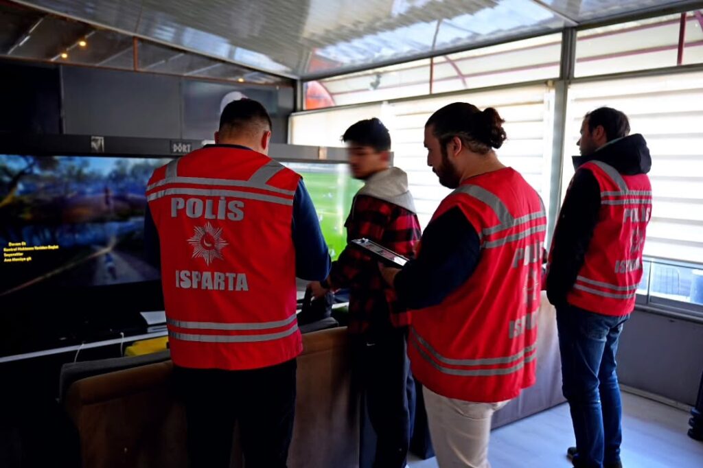 Isparta’da Okul Çevrelerinde Şok Uygulama: 228 Kişi Kontrol Edildi SaveClip.App 482631393 651820183882475 2684808048451455078 n