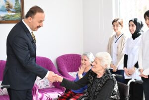 Vali Abdullah Erin’den Uluborlu İbrahim Etem Erbil Bakım Rehabilitasyon Merkezi’ne Ziyaret SaveClip.App 482692860 18461711506070620 7505098280770252572 n