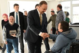 Vali Abdullah Erin’den Uluborlu İbrahim Etem Erbil Bakım Rehabilitasyon Merkezi’ne Ziyaret SaveClip.App 482853891 18461711449070620 4516139954522338835 n