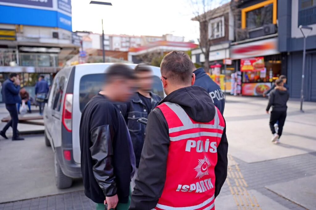 Isparta’da 7 Günde 36.612 Şahıs ve 20.063 Araç Kontrol Edildi 25 Kişi Yakalandı SaveClip.App 482929209 1326324648680737 7088523174252624679 n
