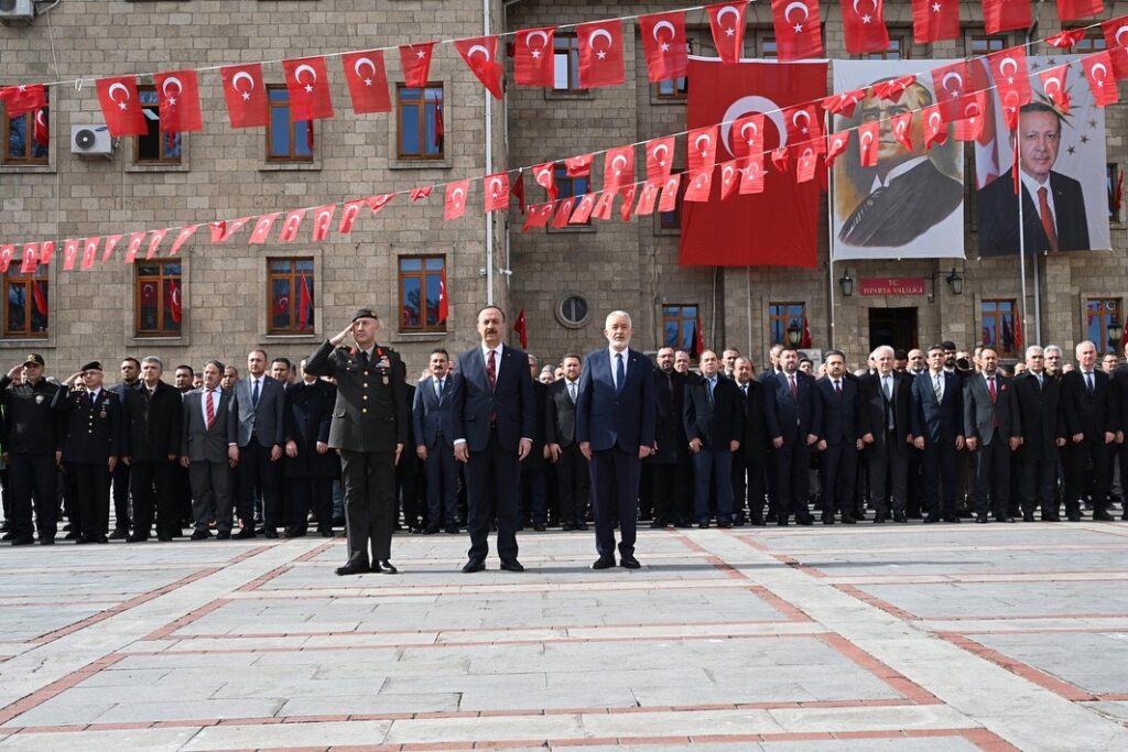 Isparta, Gazi Mustafa Kemal Atatürk’ün Şehri Ziyaretinin 95. Yıl Dönümünü Coşkuyla Kutladı SaveClip.App 482992880 18165971500330277 2071843661682573834 n