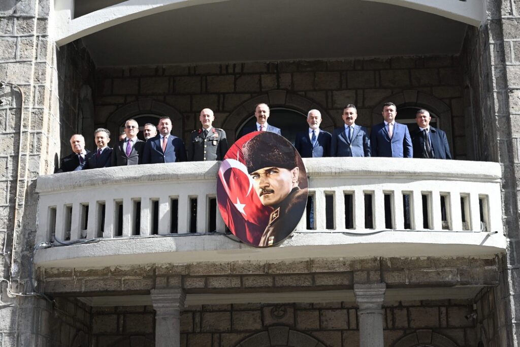 Isparta, Gazi Mustafa Kemal Atatürk’ün Şehri Ziyaretinin 95. Yıl Dönümünü Coşkuyla Kutladı SaveClip.App 482995089 18165971545330277 7968355698760628455 n