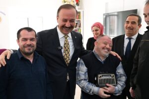 Vali Abdullah Erin’den Uluborlu İbrahim Etem Erbil Bakım Rehabilitasyon Merkezi’ne Ziyaret SaveClip.App 483213157 18461711431070620 4368715395121785688 n