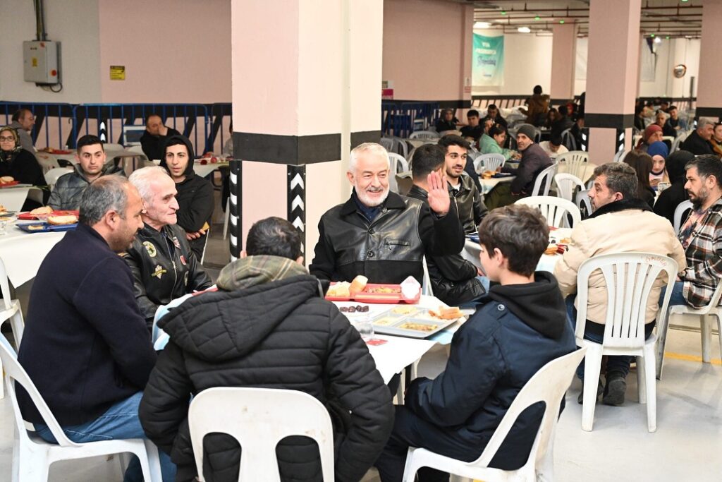 AK Parti Teşkilatı, Isparta Belediyesi'nin Ramazan İftar Sofrasına Konuk Oldu SaveClip.App 483277374 18166237414330277 5752815411366545110 n