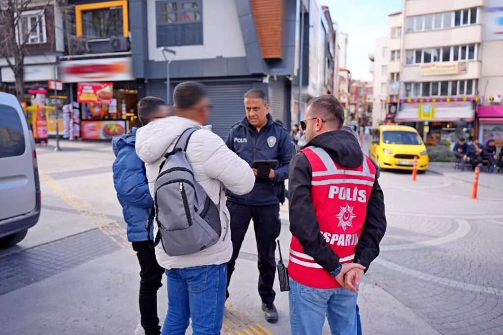 Isparta’da 7 Günde 36.612 Şahıs ve 20.063 Araç Kontrol Edildi 25 Kişi Yakalandı SaveClip.App 483314818 1772096813366024 4613429464122182504 n