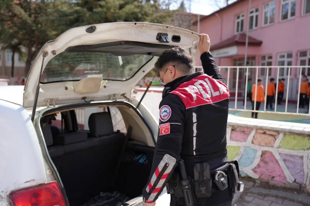 Isparta’da Okul Çevrelerinde Şok Uygulama! SaveClip.App 483352018 1156814329220120 7051639709865110272 n