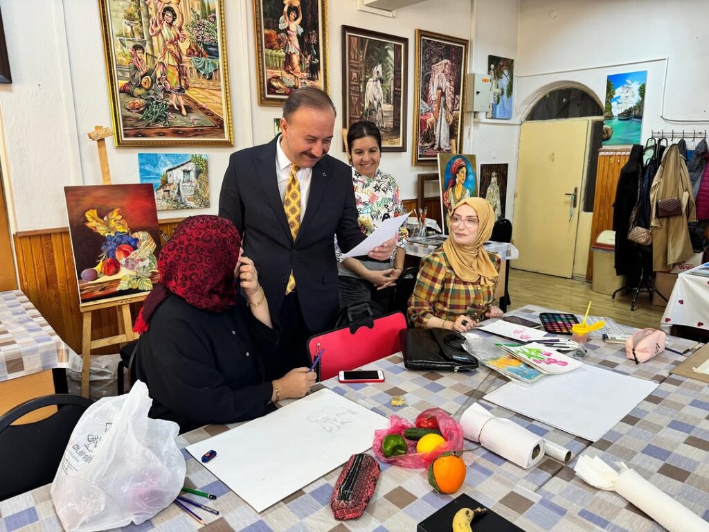 Isparta Valisi Abdullah Erin’den Halk Eğitim Merkezi ve Millet Kıraathanesi’ne Ziyaret SaveClip.App 483456238 18462855031070620 6660823385795136115 n