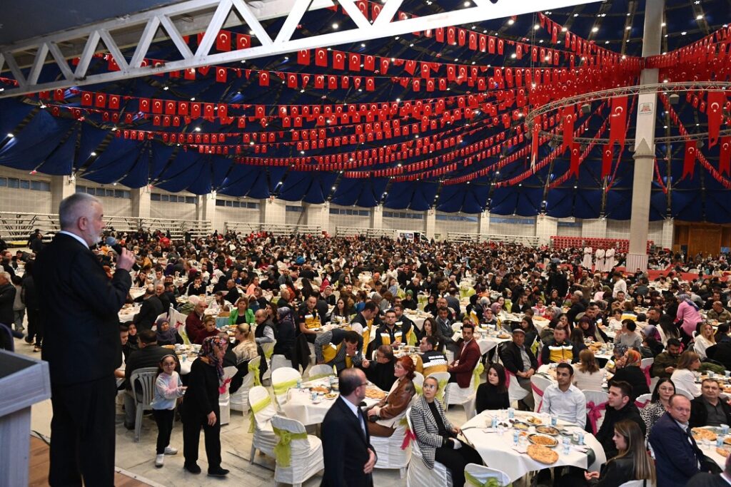 Isparta Belediyesi Personeline Geleneksel İftar Yemeği SaveClip.App 483603004 18166849336330277 3985016084266487328 n