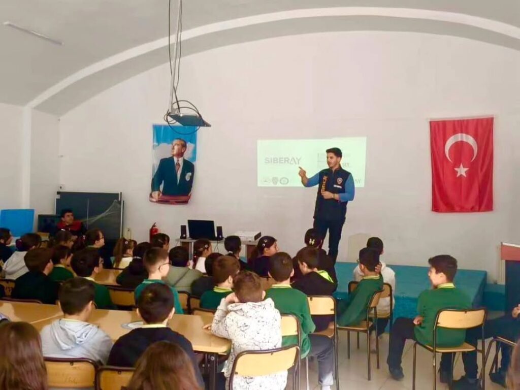 Eğirdir’de Dijital Güvenlik ve Bilinçlendirme Faaliyetleri: SİBERAY Projesi ile Teknoloji Bağımlılığına Karşı Mücadele SaveClip.App 483659833 1179345150124669 5502160597309716789 n