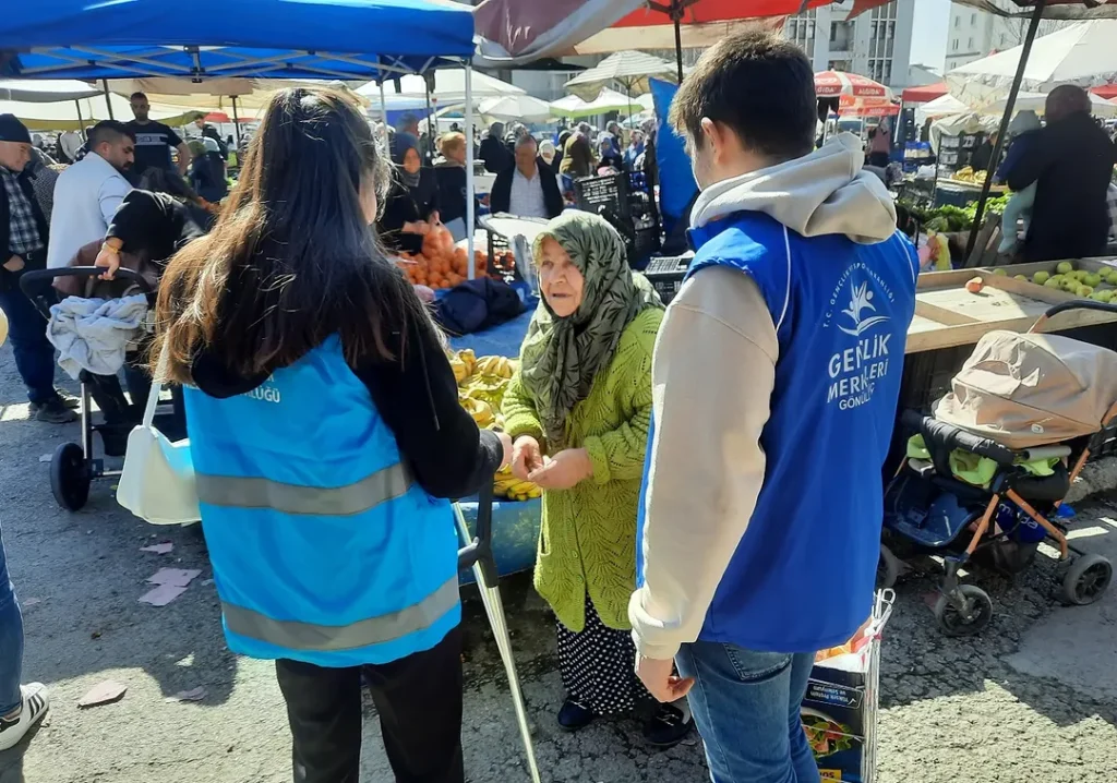 "Yalnız Değilsiniz" Projesi İle Gönüllü Gençler, Yaşlıların Yanında! SaveClip.App 483718568 18273610792270693 6678253772792010370 n