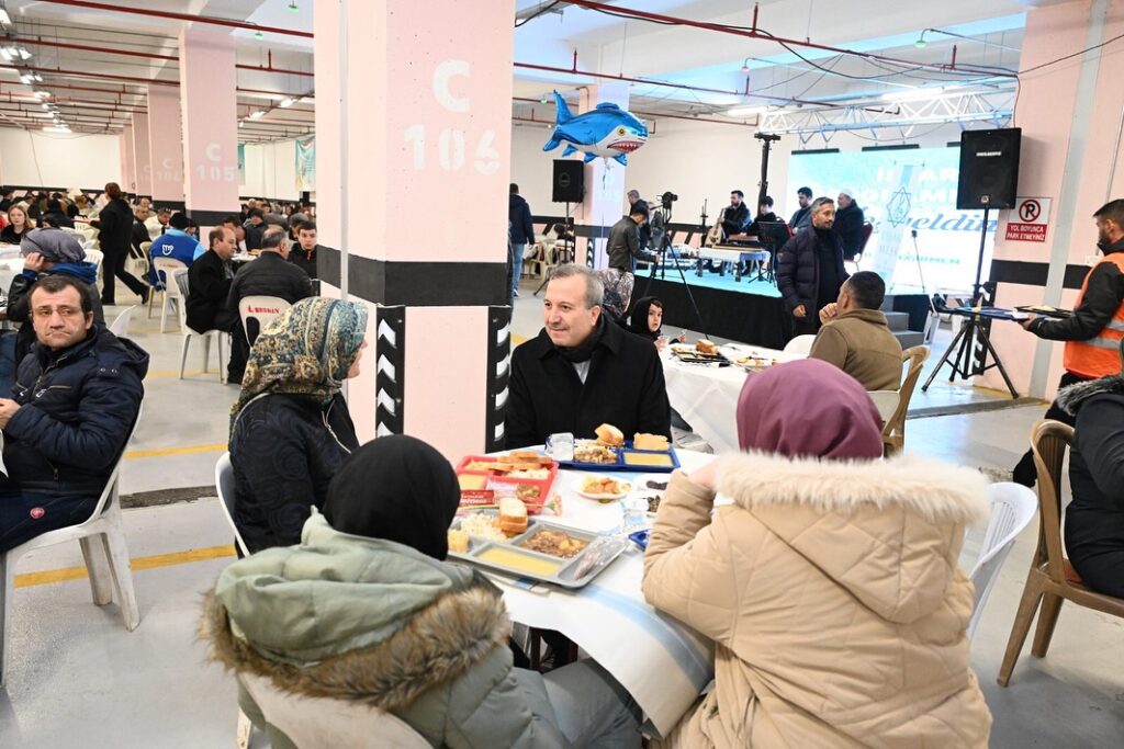 AK Parti Teşkilatı, Isparta Belediyesi'nin Ramazan İftar Sofrasına Konuk Oldu SaveClip.App 483742565 18166237432330277 72111281838419341 n