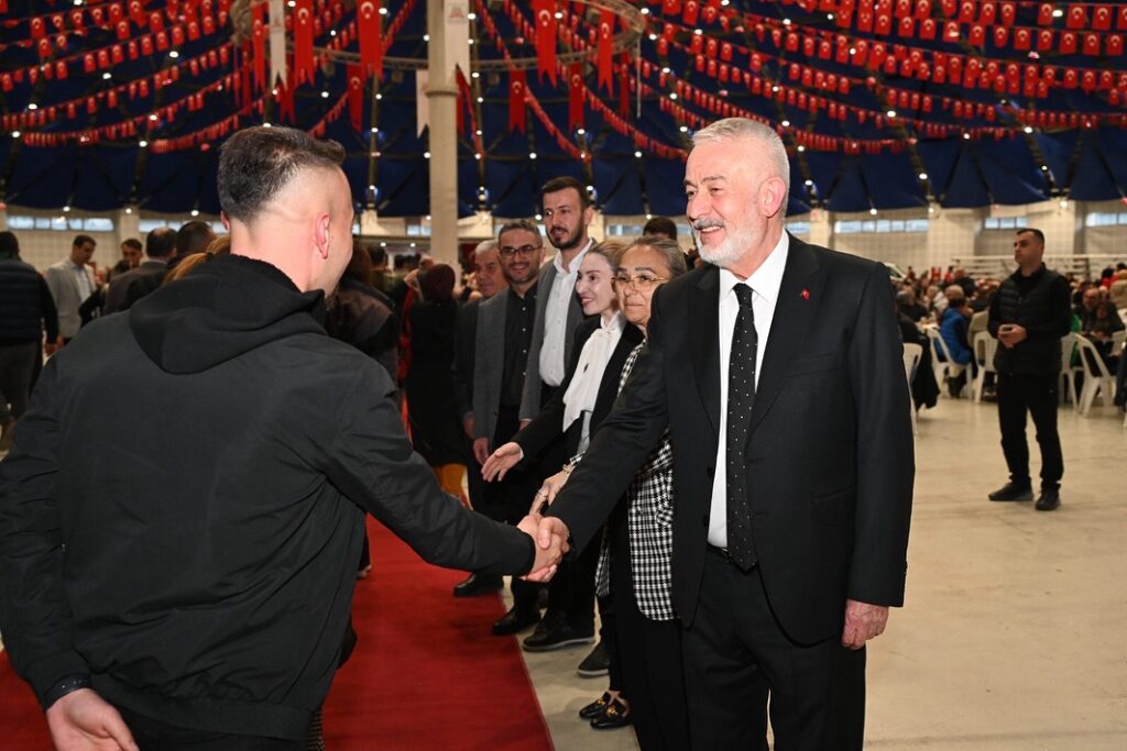 Isparta Belediyesi Personeline Geleneksel İftar Yemeği SaveClip.App 483910729 18166849327330277 8997154352327657577 n