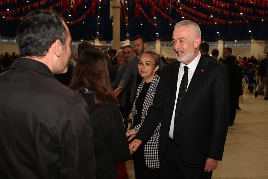 Isparta Belediyesi Personeline Geleneksel İftar Yemeği SaveClip.App 483968166 18166849309330277 6044775724880211286 n