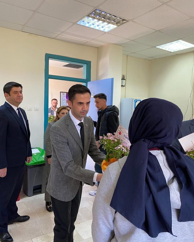 Gelendost Belediye Başkanı Mustafa Özmen, 14 Mart Tıp Bayramı’nı Kutladı SaveClip.App 484011409 17891090442209466 3161655977964031878 n