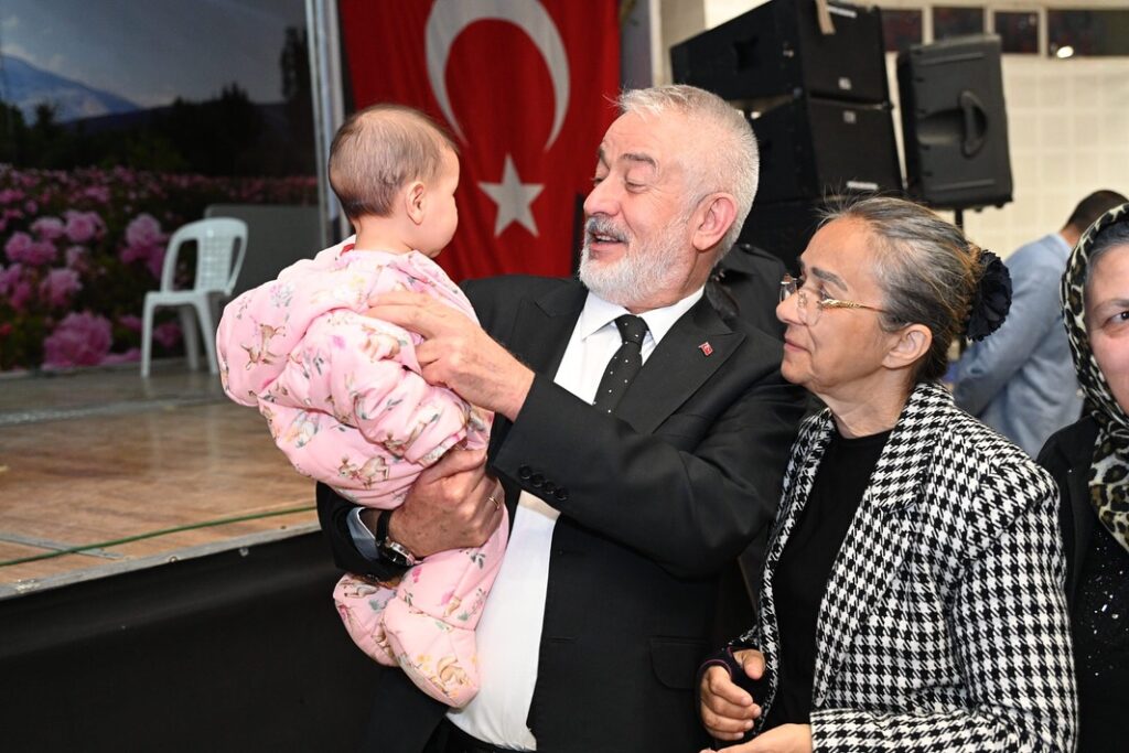 Isparta Belediyesi Personeline Geleneksel İftar Yemeği SaveClip.App 484123918 18166849363330277 5269537438042968767 n