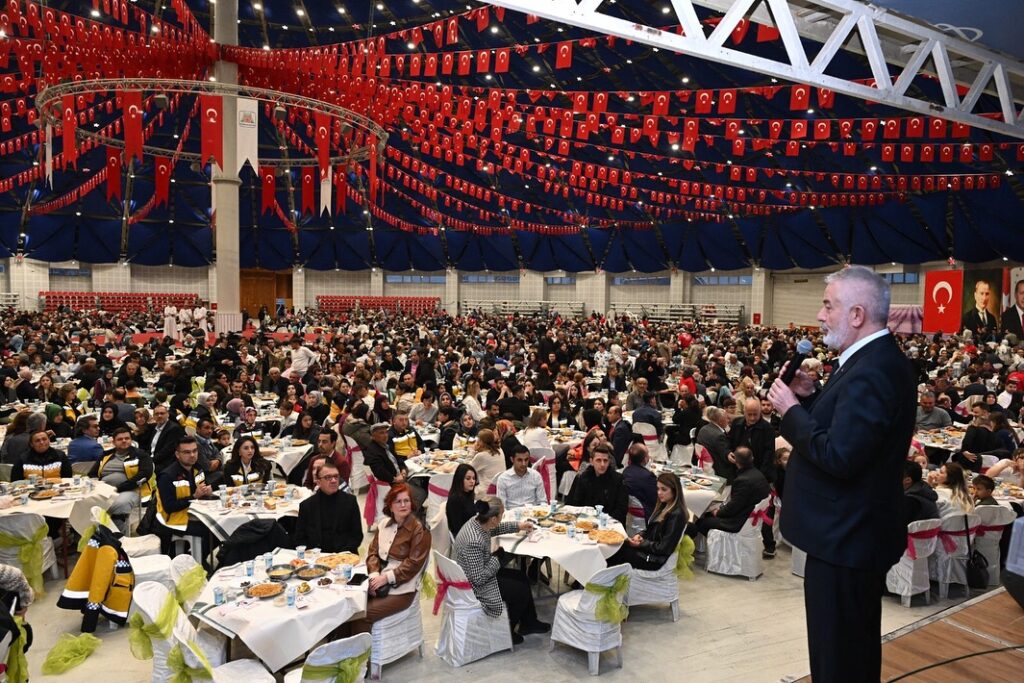 Isparta Belediyesi Personeline Geleneksel İftar Yemeği SaveClip.App 484148469 18166849345330277 4484073196351368201 n