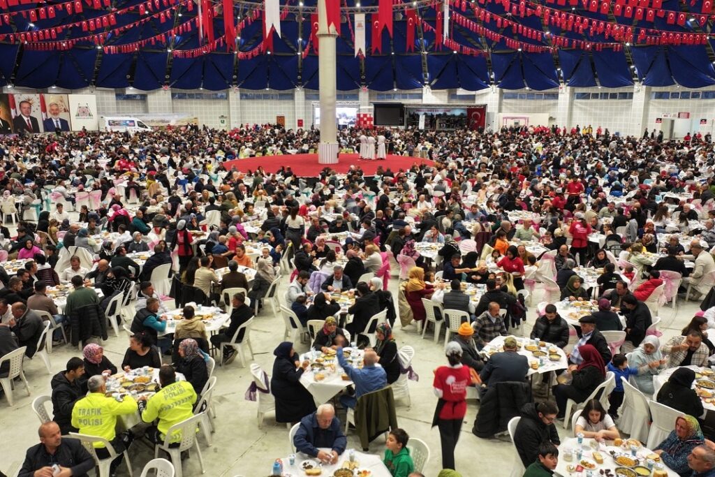 Isparta Belediyesi Personeline Geleneksel İftar Yemeği SaveClip.App 484211887 18166849318330277 1105412088515490516 n