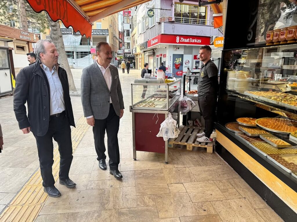 Isparta Valisi Abdullah Erin Esnaf Ziyaretinde Halkla Bir Araya Geldi SaveClip.App 484379760 18464000815070620 3481480534234378722 n