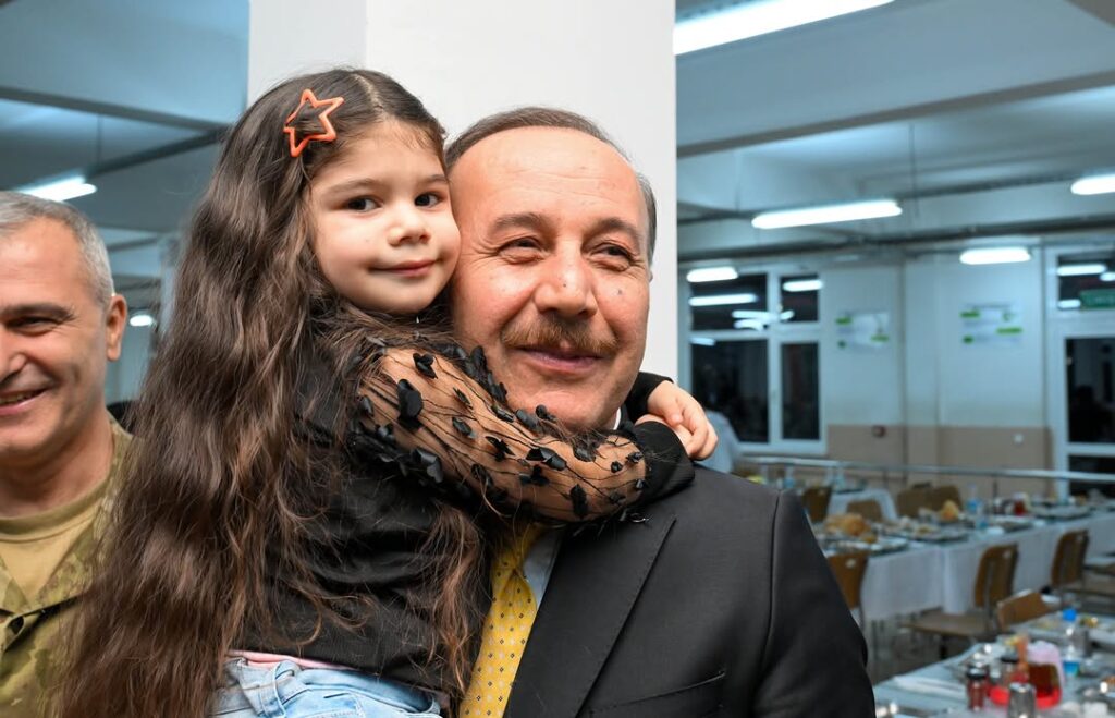 Vali Abdullah Erin, Şehit Aileleri ve Gazilerle İftarda Bir Araya Geldi SaveClip.App 484431695 18463358014070620 2950519198912535901 n