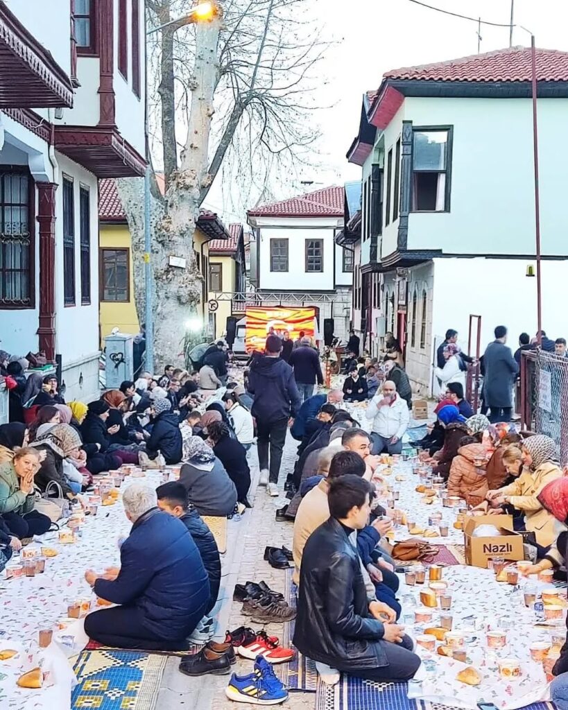 AK Parti Isparta’dan Çanakkale Ruhuna Yakışan Anlamlı İftar Programı SaveClip.App 484793265 17902098804139408 4735984066613448788 n