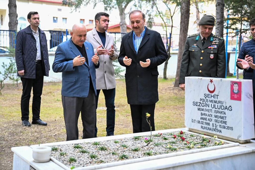 Vali Abdullah Erin'den Şehit Kabirlerine Ziyaret SaveClip.App 487319729 18466552288070620 2370808936063882459 n