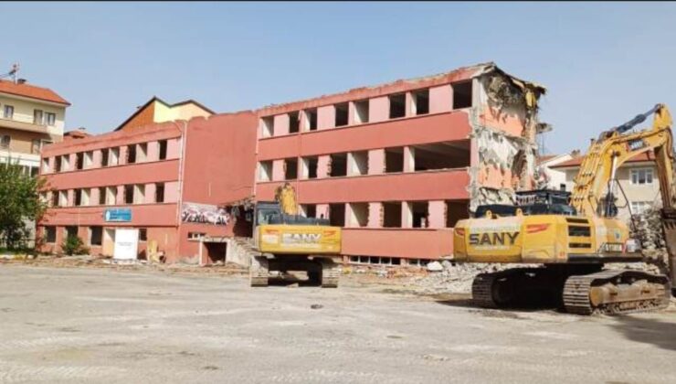 Yalvaç’ta Okul Binalarında Depreme Dayanıksızlık Sorunu Devam Ediyor: İkili Öğretim Sürmekte