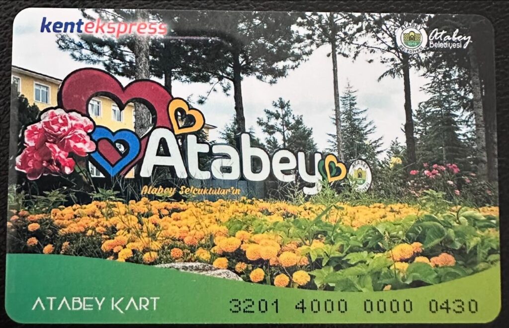Atabey Belediyesi’nden 65 Yaş Üstüne Ücretsiz Ulaşım: Atabey Kart Uygulaması Başladı Atabey Belediyesi’nden 65 Yaş Üstüne Ücretsiz Ulaşım: Atabey Kart Uygulaması Başladı