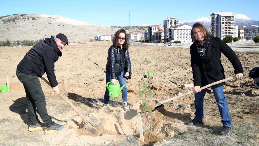 Süleyman Demirel Üniversitesi, Kadınlar Günü’nde Fidan Dikerek Anlamlı Bir Etkinlik Gerçekleştirdi a2