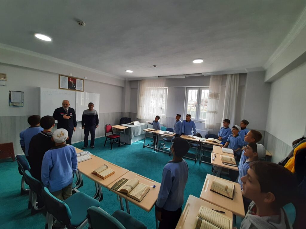 Isparta Müftülüğünden Hafızlık Öğrencilerine Bayram Harçlığı b2 3