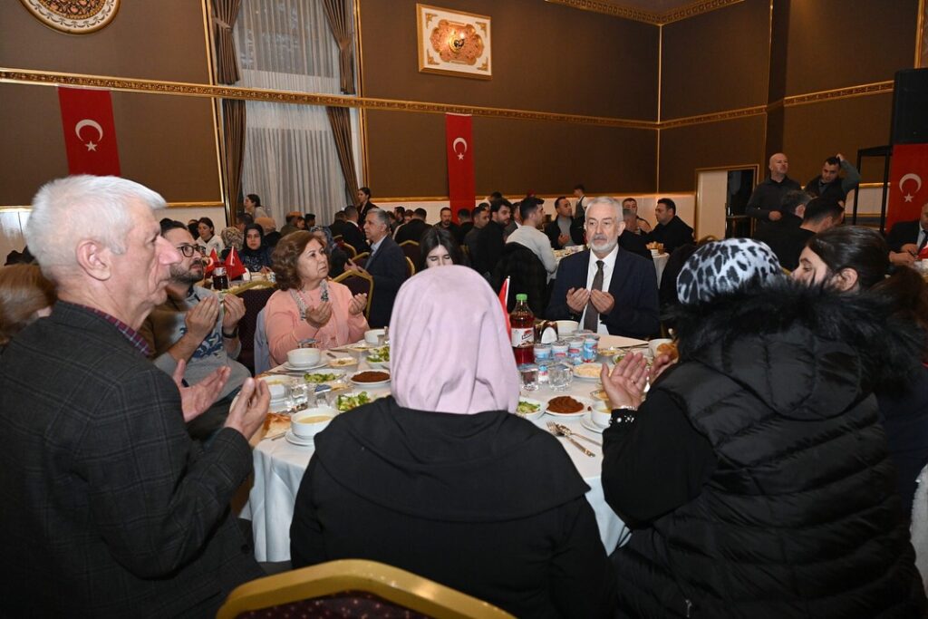 Başkan Şükrü Başdeğirmen Şehit Yakınları ve Gazilerle İftarda Bir Araya Geldi b3 2