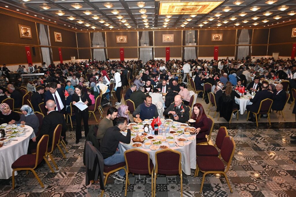 Başkan Şükrü Başdeğirmen Şehit Yakınları ve Gazilerle İftarda Bir Araya Geldi b4 2