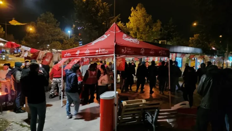 Isparta CHP, Ekrem İmamoğlu’na Destek İçin Demokrasi Nöbetine Başladı